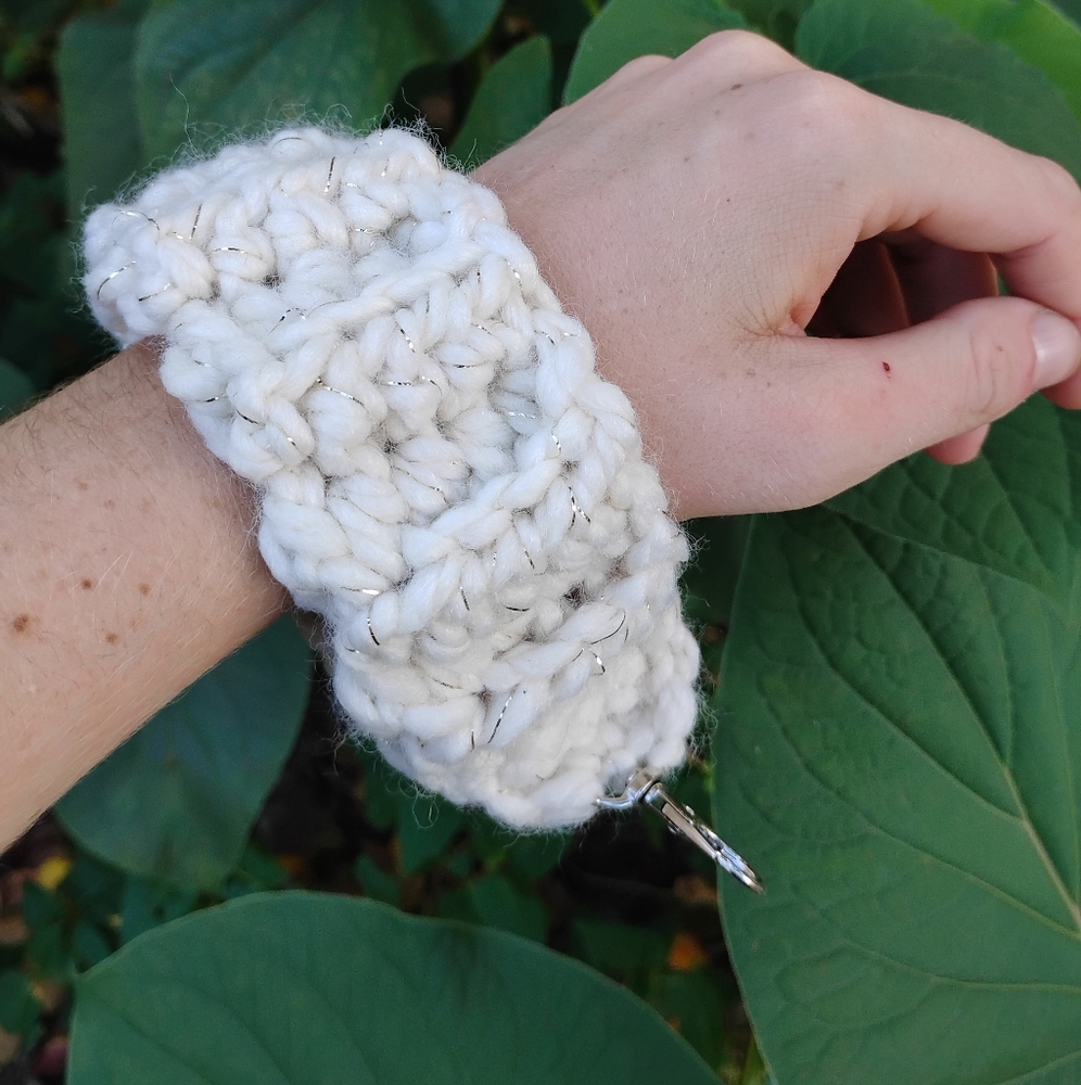 Chunky wool key's wristlet - crocheted